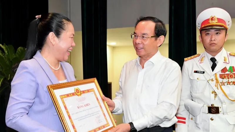 Bí thư Thành ủy TPHCM: Xây dựng thế trận lòng dân vững chắc, gắn bó máu thịt với nhân dân