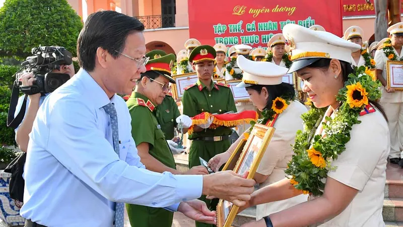 Giám đốc Công an TPHCM yêu cầu cán bộ, chiến sĩ giữ mình, không sa ngã, không bị cám dỗ