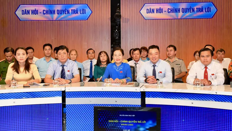 Tập trung nâng cao trách nhiệm công vụ, đẩy mạnh cải cách thủ tục hành chính