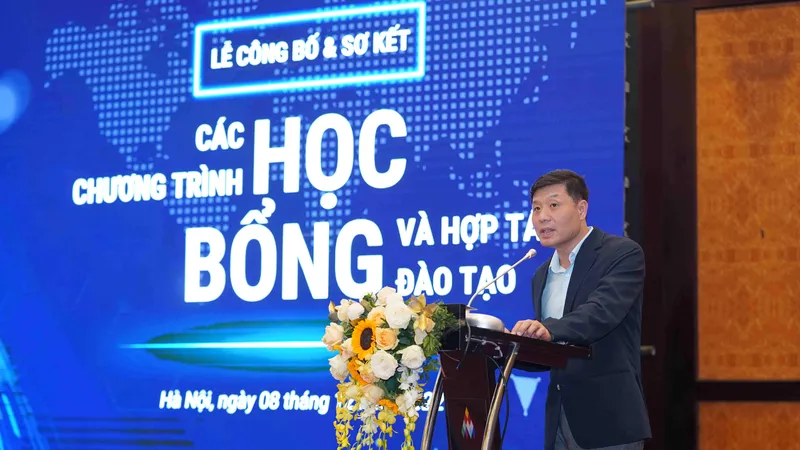 GS. Vũ Hà Văn (Giám đốc Khoa học Quỹ VinIF) mong muốn học bổng dành cho sinh viên sẽ thúc đẩy hợp tác giữa các cơ sở đào tạo và doanh nghiệp, góp phần xây dựng nguồn nhân lực quan trọng cho đất nước