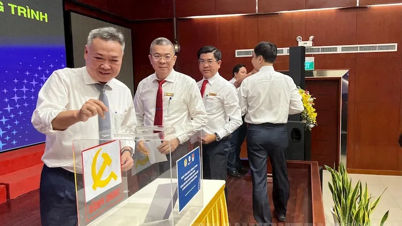Phát động chương trình Cùng ngư dân thắp sáng đèn trên biển