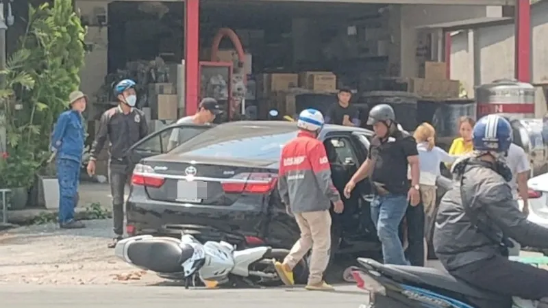 Bình Dương: Bắt giữ nhóm đối tượng cắt tóc, lột đồ nạn nhân giữa đường 