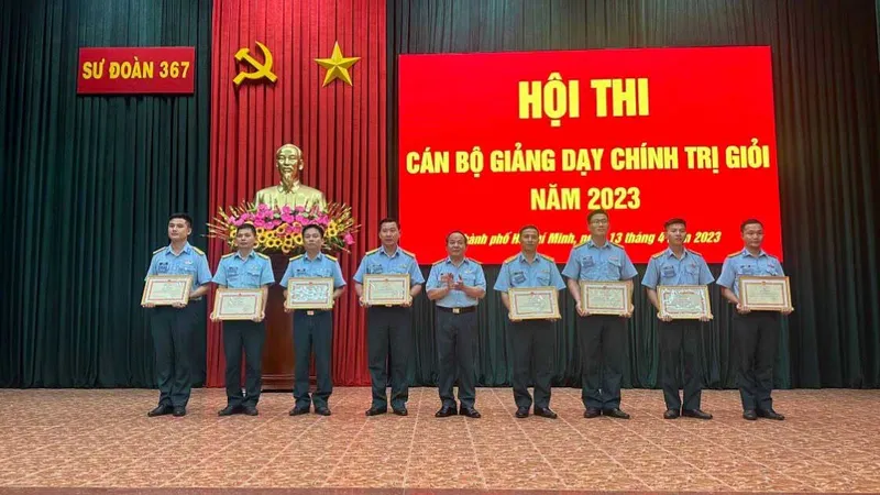 20 cán bộ được công nhận giảng dạy chính trị giỏi
