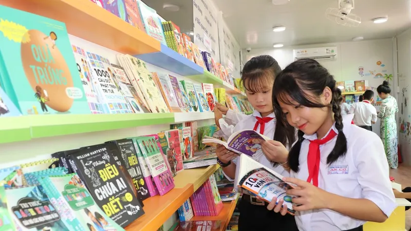 Tặng sách hay cho 100 trường tiểu học tại tỉnh Tây Ninh