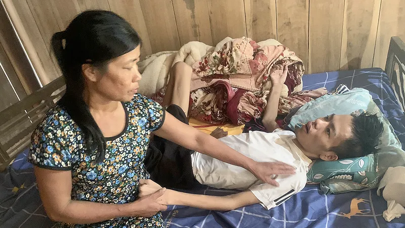 Mẹ nghèo, con u não di căn