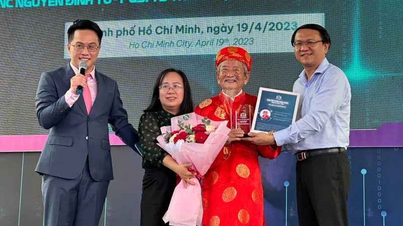 Đại sứ văn hóa đọc 103 tuổi Nguyễn Đình Tư mở màn Ngày Sách và Văn hóa đọc lần 2 tại TPHCM 