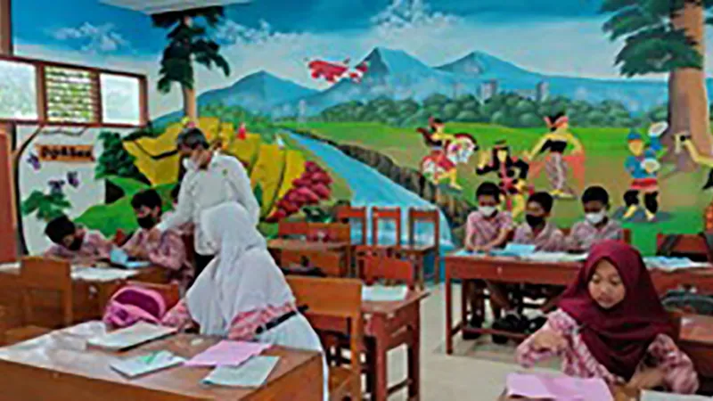 Một lớp học tại Trường Tiểu học công lập Sermo 1, Kulon Progo Regency, Yogyakarta, Indonesia