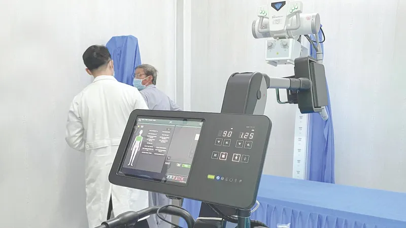 TPHCM: Đầu tư hạ tầng, thu hút nhân lực y tế cơ sở