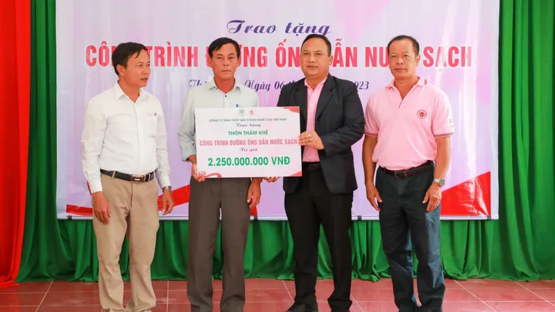 Bàn giao “Công trình đường ống dẫn nước sạch” cho bà con thôn Thâm Khê