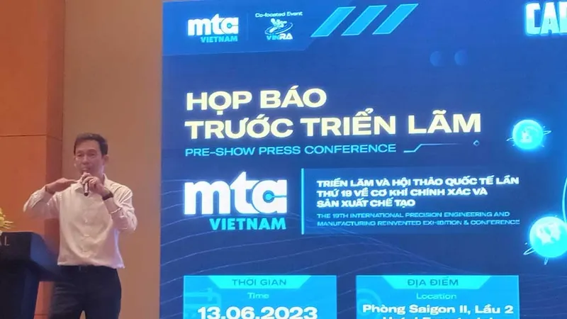 Đại diện Ban tổ chức chia sẻ thông tin tại buổi họp báo