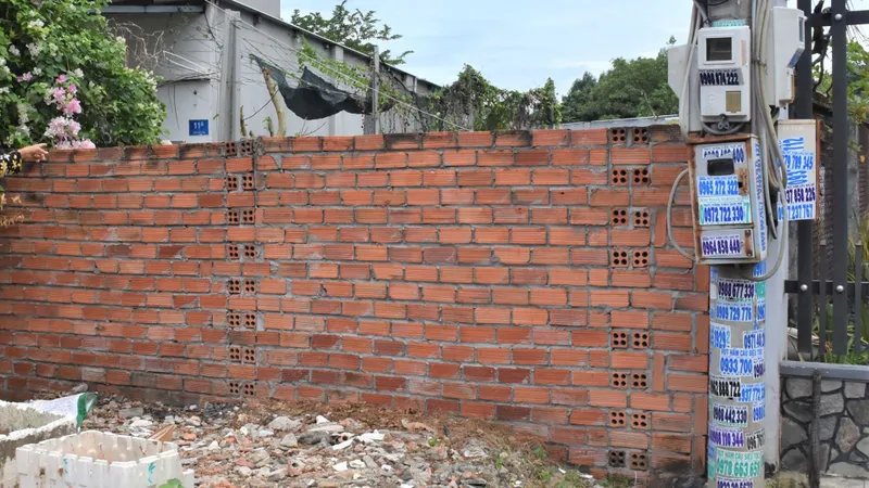 Hàng chục hộ dân bị bít lối đi chung