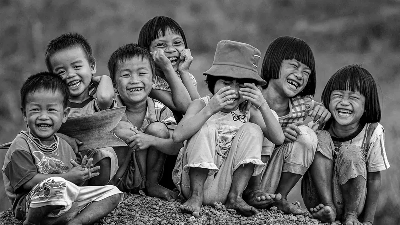 Nụ cười trẻ thơ vô tư, trong sáng trong bộ ảnh Cười - Smile của nhiếp ảnh gia Trần Thế Phong