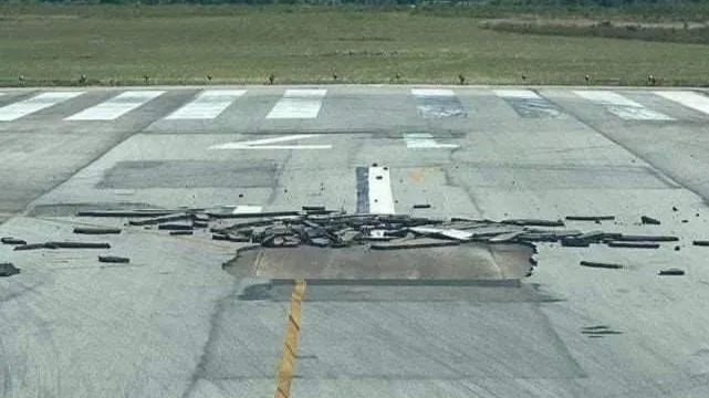 Hình ảnh đường băng sân bay Vinh bị hư hỏng