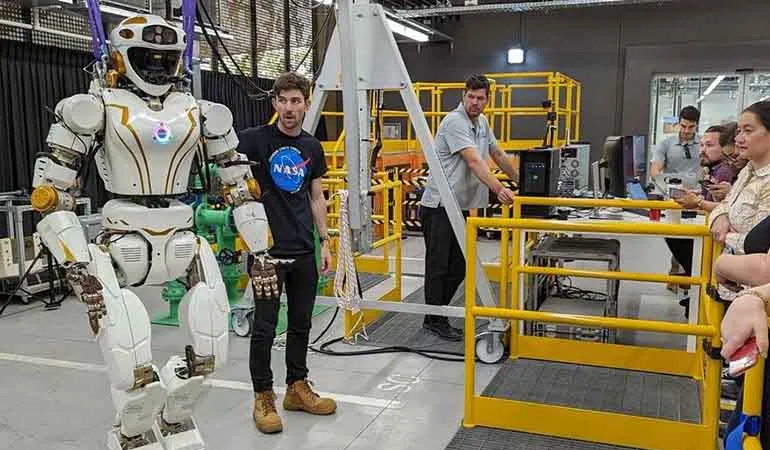 Robot bảo trì cơ sở dầu khí