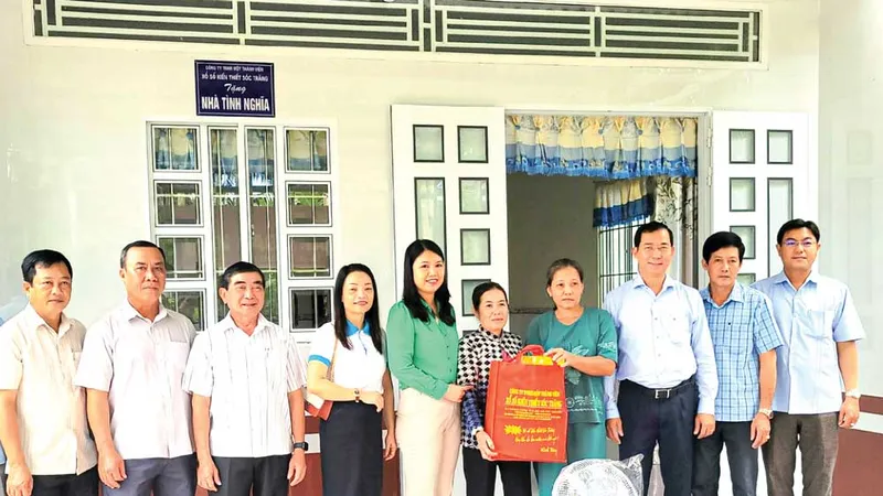 Công ty XSKT Sóc Trăng trao nhà tình nghĩa cho gia đình liệt sĩ Cao Văn Năm