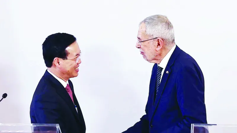 Chủ tịch nước Võ Văn Thưởng và Tổng thống Cộng hòa Áo Alexander Van der Bellen tại buổi gặp gỡ báo chí. Ảnh: TTXVN