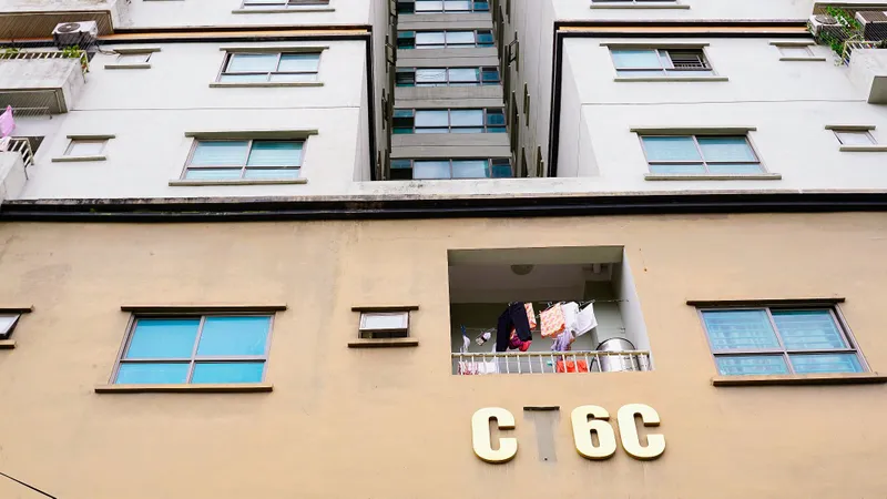 Vụ xây trái phép cả tòa chung cư ở Hà Nội: Hàng trăm cư dân kêu cứu
