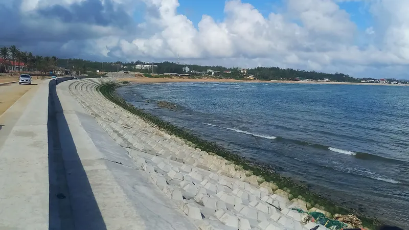 Quảng Ngãi: Khẩn trương hoàn thành nhiều công trình kè sông, kè biển để người dân vùng sạt lở an cư