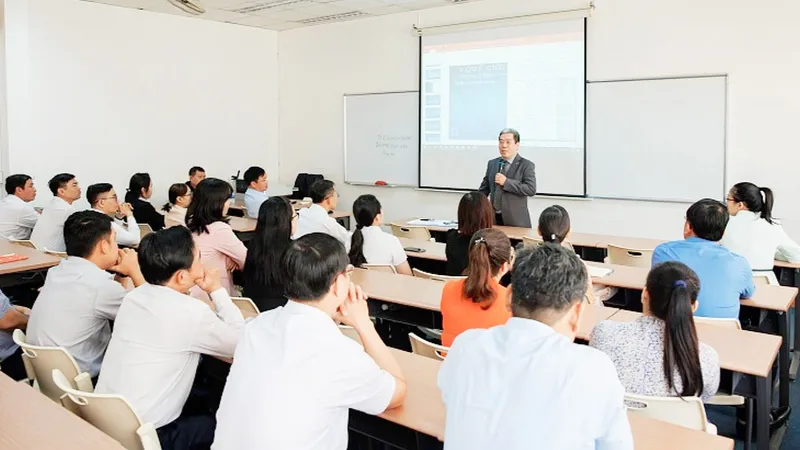 Một buổi học trong chương trình đào tạo thạc sĩ Chính sách công hệ điều hành cao cấp cho đội ngũ cán bộ TPHCM