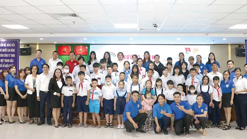 Chi đoàn Công ty XSKT TPHCM tổ chức: Chương trình tình nguyện “Vì đàn em thân yêu”