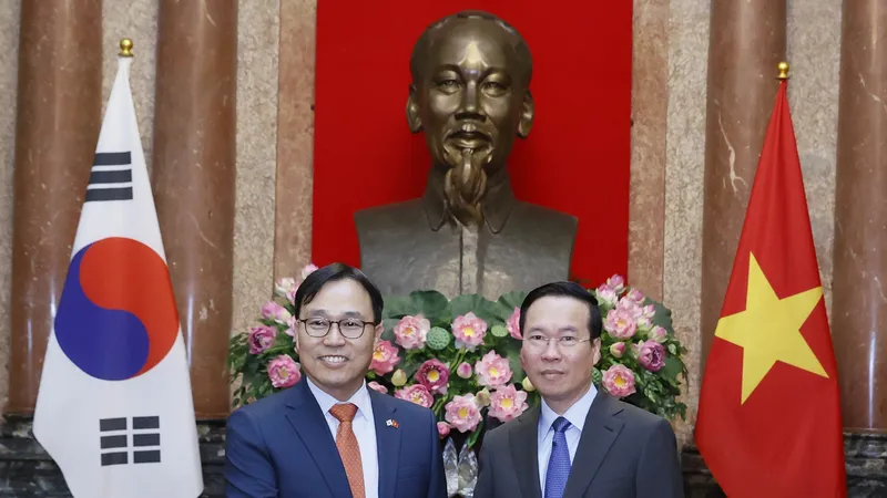 Chủ tịch nước Võ Văn Thưởng tiếp Đại sứ Hàn Quốc Choi Young Sam. Ảnh: TTXVN