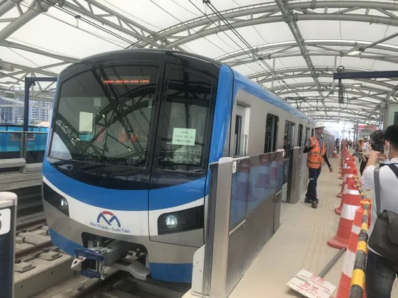 Vượt “gió nghịch mùa”!