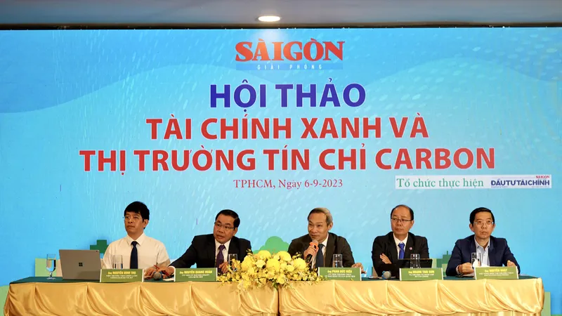 Ông Phan Đức Hiếu, Ủy viên Thường trực Ủy ban Kinh tế của Quốc hội phát biểu tại hội thảo