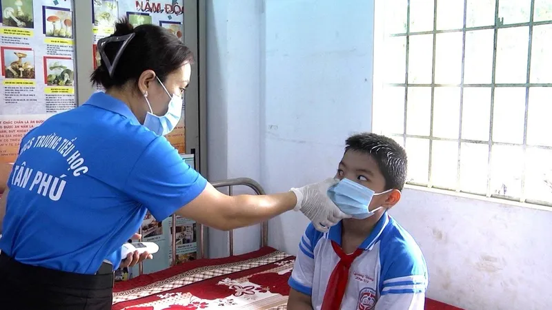 Đau mắt đỏ rất dễ lây lan trong cộng đồng thành dịch