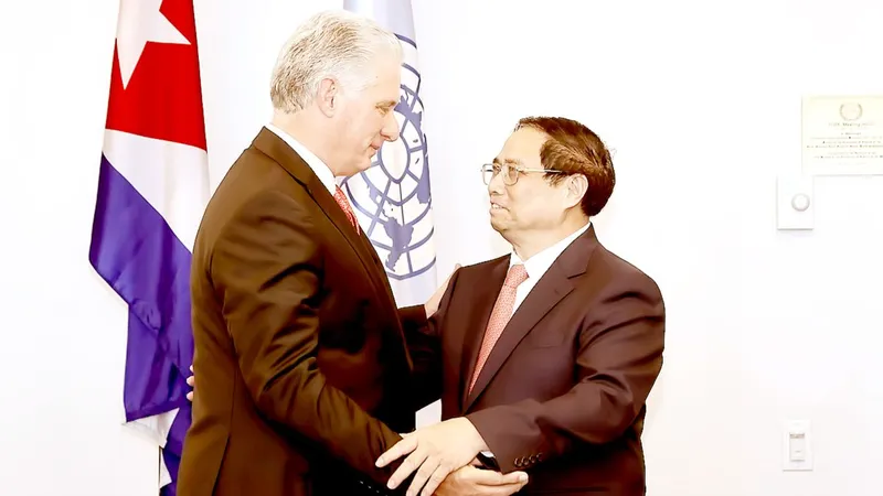 Thủ tướng Phạm Minh Chính hội kiến Chủ tịch Cuba Miguel Díaz-Canel. Ảnh: TTXVN