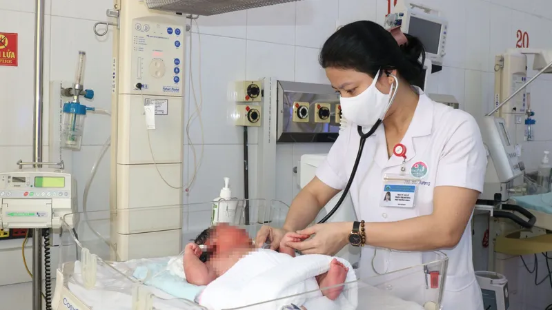 Bé sơ sinh có cân nặng 6,1kg