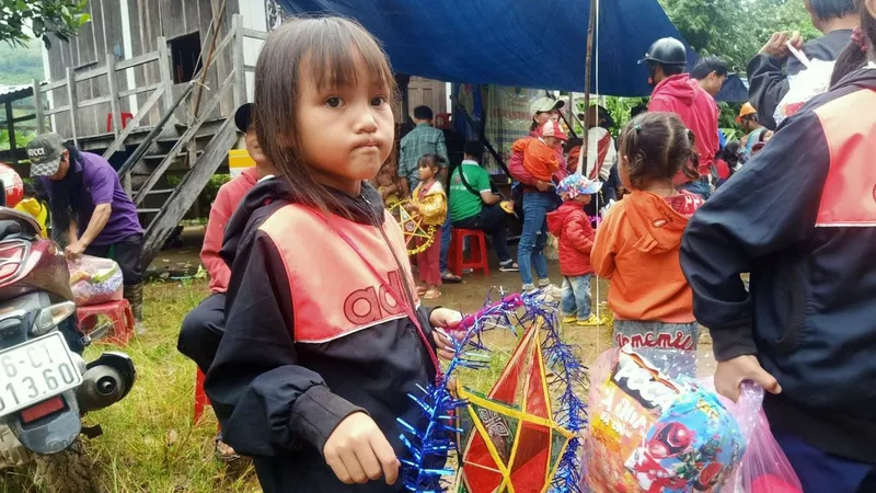 Rộn ràng Tết Trung thu đến trẻ em khắp Quảng Ngãi