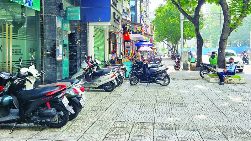 Thu phí sử dụng tạm vỉa hè, lòng đường: Chủ trương đúng, cần cách làm hiệu quả