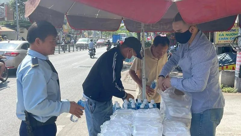 Siết an toàn thực phẩm suất ăn từ thiện