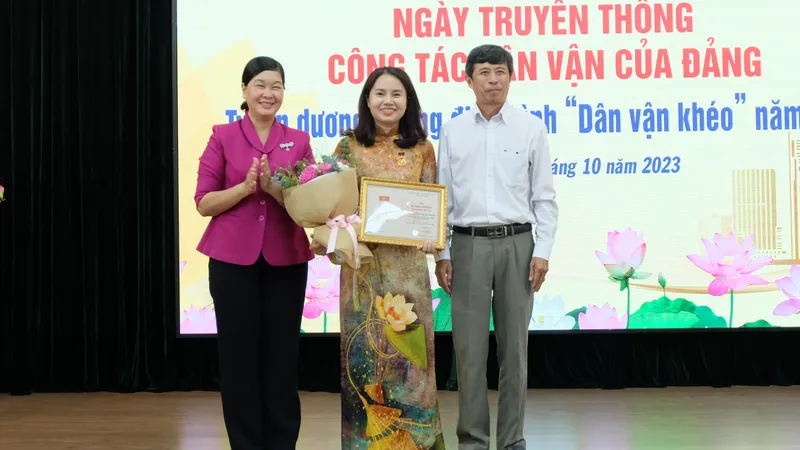 Quận 1 tuyên dương 104 tập thể, cá nhân và gia đình điển hình "Dân vận khéo" năm 2023
