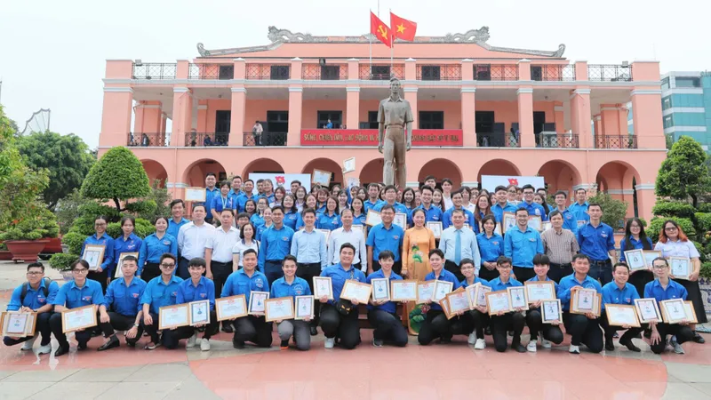 Tuyên dương 90 thanh niên, nhà giáo, sinh viên tiêu biểu Khối Các cơ quan Trung ương tại TPHCM năm 2023