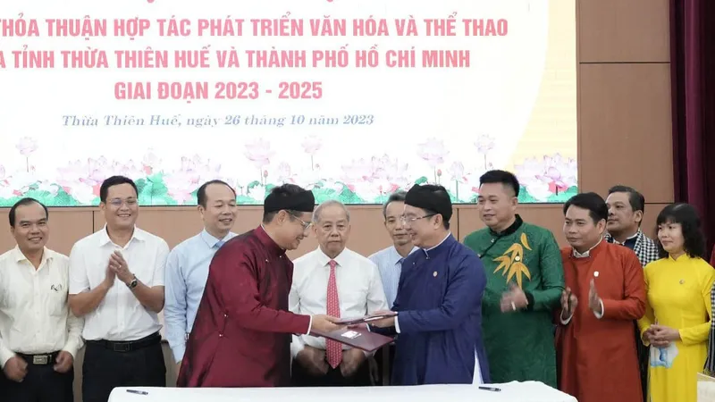Lãnh đạo Sở Văn hóa và Thể thao tỉnh Thừa Thiên Huế và Sở Văn hóa Thể thao TPHCM ký kết Bản thỏa thuận về đẩy mạnh hợp tác, phát triển các hoạt động văn hóa và thể thao giữa 2 địa phương giai đoạn 2023 – 2025. 