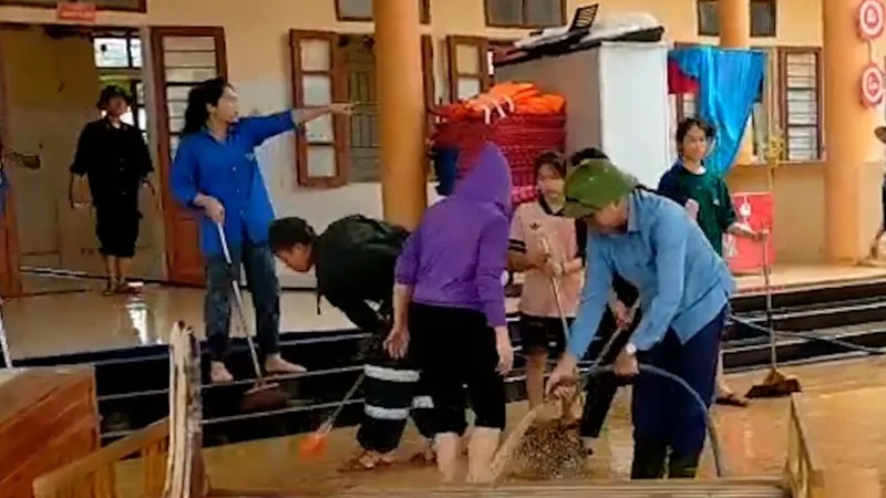 Podcast bản tin trưa 1-11: Miền Trung khắc phục hậu quả mưa lũ