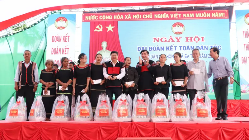 Tổng thư ký Quốc hội Bùi Văn Cường: Mỗi người dân phải có trách nhiệm với thôn, buôn, đất nước