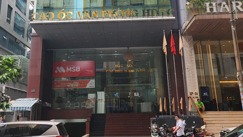 Công ty HDTC cho toàn thể cán bộ, nhân viên tạm thời nghỉ không hưởng lương để chờ việc