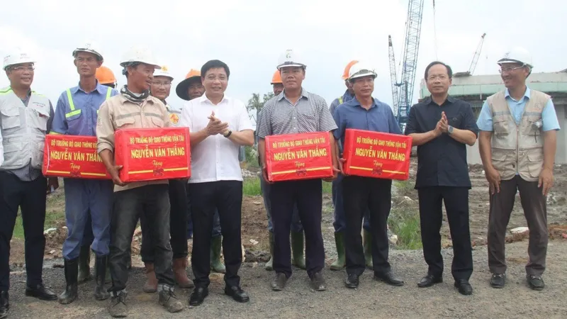 Thi công cao tốc Hậu Giang - Cà Mau chậm 5 tháng so với kế hoạch