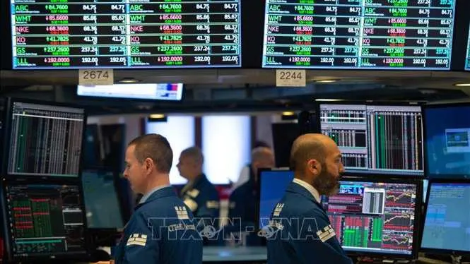 Dow Jones lập kỷ lục mới trước khả năng FED giảm lãi suất trong 2024