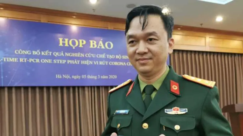 Hồ Anh Sơn trong lần họp báo ra bộ kit test Covid-19 năm 2020. Ảnh: TRẦN LƯU
