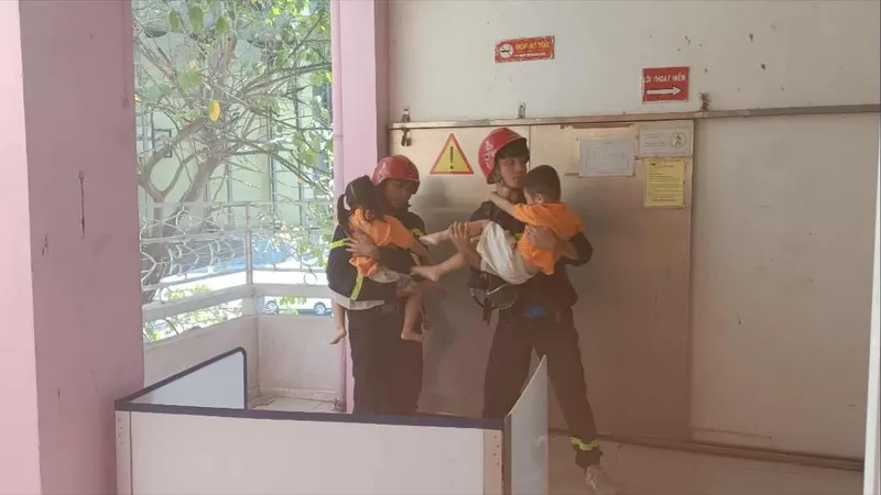 Hơn 200 học sinh mầm non tham gia diễn tập phòng cháy chữa cháy