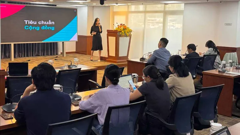 Đại diện TikTok giới thiệu về Tiêu chuẩn cộng đồng.