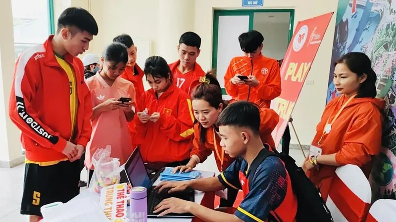 Các VĐV Việt Nam lấy mẫu kiểm tra doping trước giải điền kinh vô địch quốc gia 2023. Ảnh: P.MINH