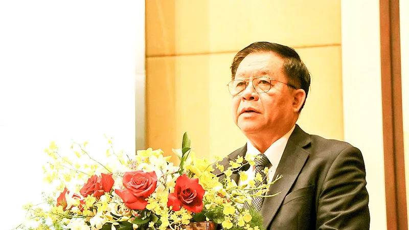 Trưởng ban Tuyên giáo Trung ương Nguyễn Trọng Nghĩa phát biểu tại hội thảo. Ảnh: TTXVN
