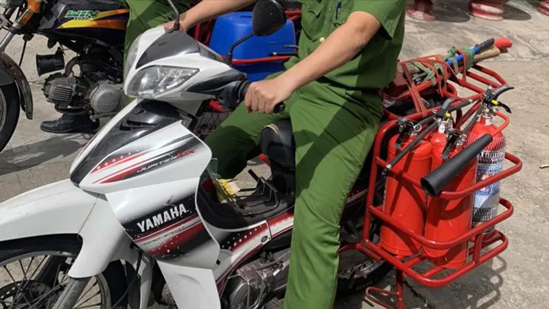 Biến xe máy thành xe cứu hỏa