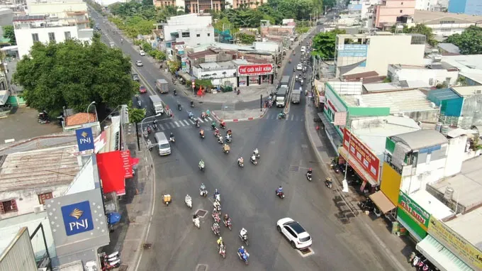 Nút giao đường Thoại Ngọc Hầu - Lũy Bán Bích, quận Tân Phú, TPHCM. Ảnh: HOÀNG HÙNG