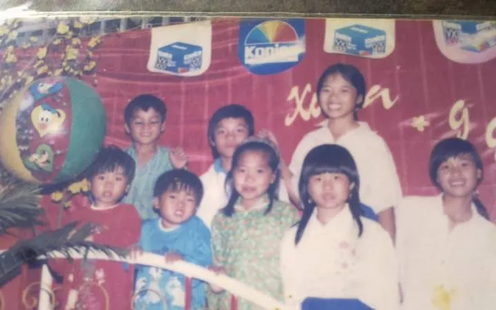 Chị em chúng tôi và những người bạn trong xóm nhỏ ngày xưa