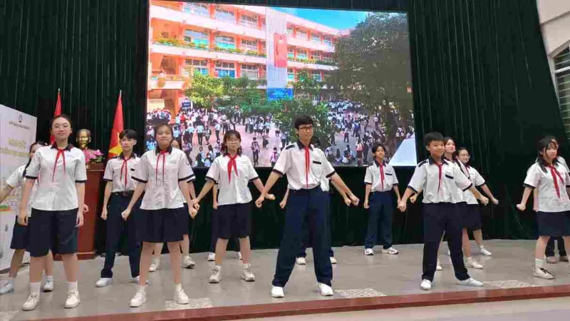 Sôi động hội thi giáo dục chính trị tư tưởng, lối sống cho học sinh